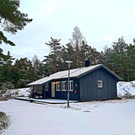 Haellestrand Cottage -Sillen Стромстад Экстерьер фото